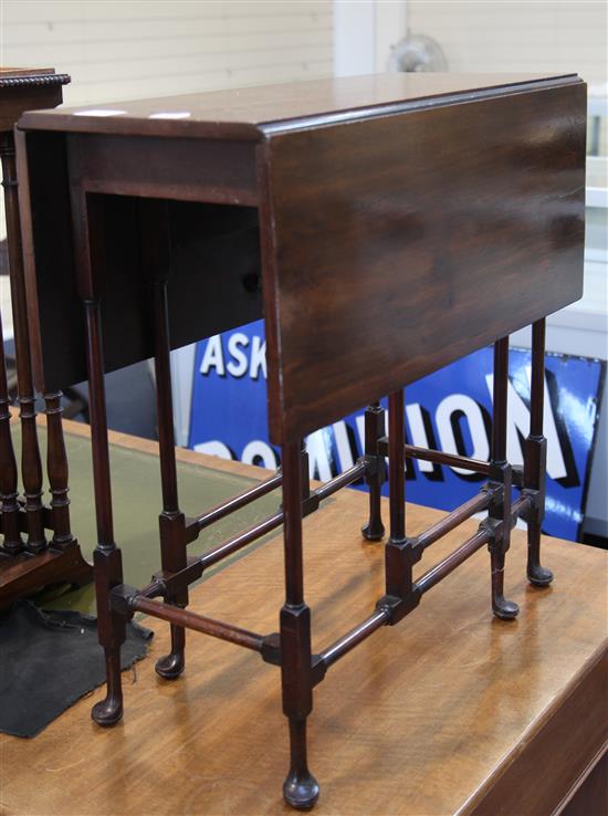 A skeleton Sutherland table W. 69cm